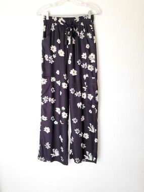 NWOT Urban Outfitters Floral Wide Leg Cargo Pants - XS